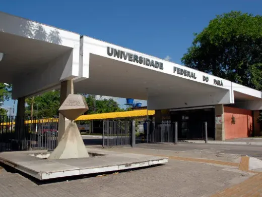 Fachada de Universidade Federal do Pará